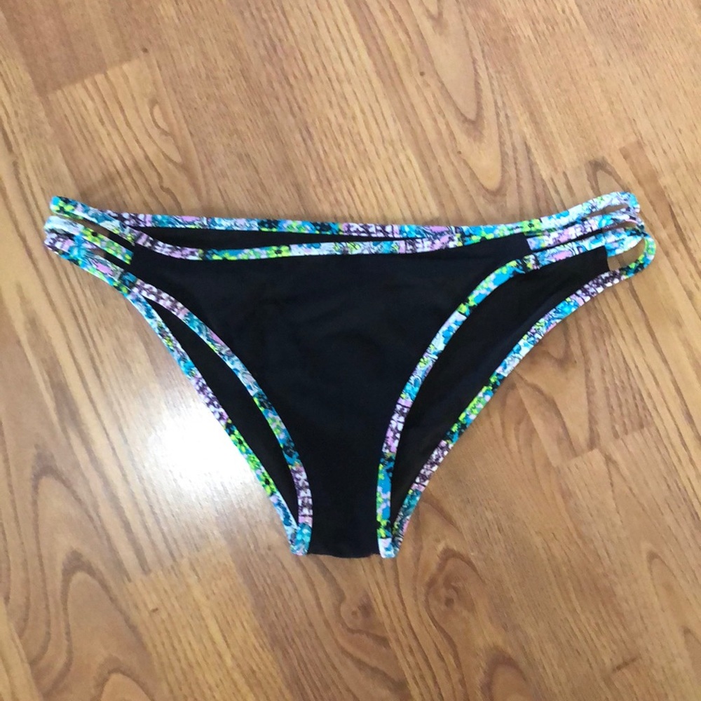Victoria’s Secret Strappy Bikini Bottom. M NWOT
